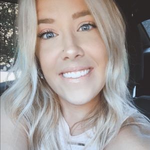 Meet your Posher, Alexandra